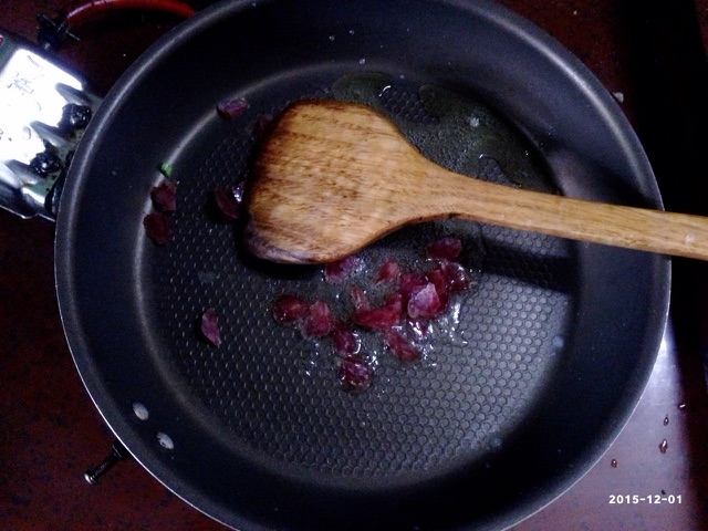 腊肠蔬菜蛋炒饭的做法图解2