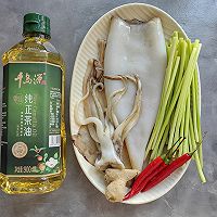 蒜苔炒鱿鱼，鱿鱼鲜嫩，蒜苔脆爽，香辣好吃的做法图解1