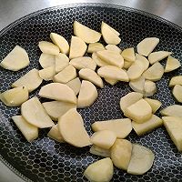 #中小学生做饭指南# 土豆不要放发芽喽——韭菜土豆的做法图解4
