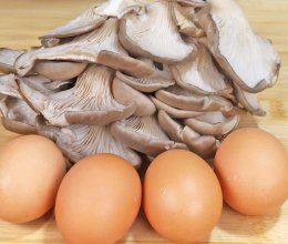 平菇不要直接炒了，加4个鸡蛋，这样做太香了，营养下饭又解馋！的做法