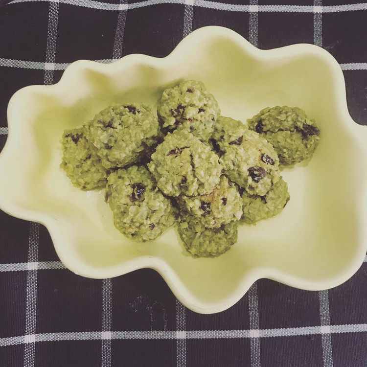蔓越莓牛油果燕麦小饼干-光波炉版的做法