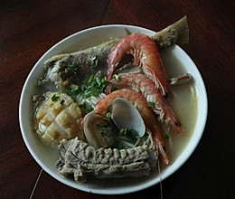 鲍鱼扇贝梭子蟹斑节虾蛤蜊小黄鱼海鲜面的做法