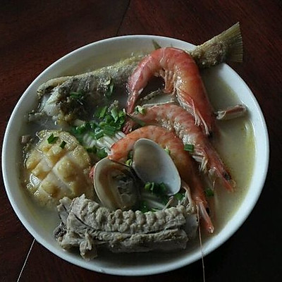 鲍鱼扇贝梭子蟹斑节虾蛤蜊小黄鱼海鲜面