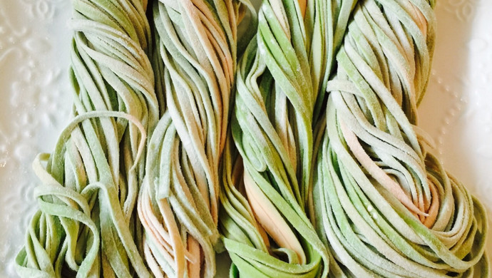 蔬菜汁双色面条