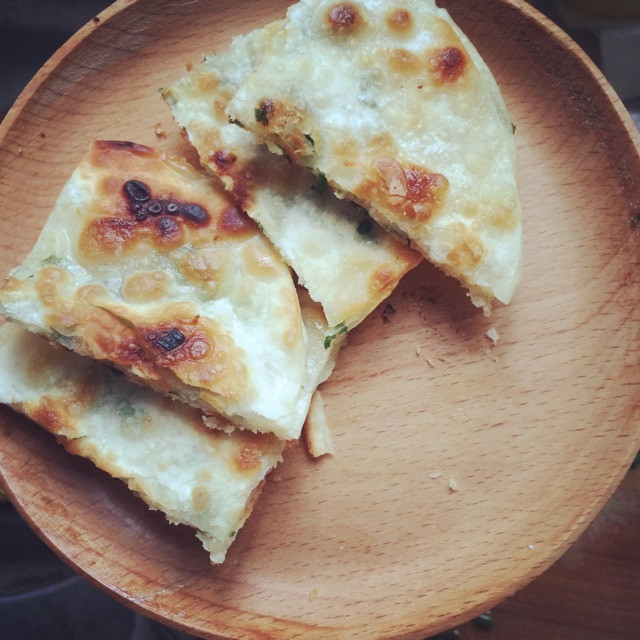 剩余饺子皮作用【葱油饼】的做法