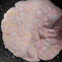 草莓口味的网红雪花酥的做法图解3