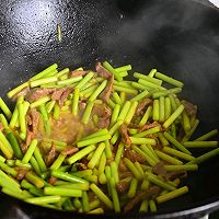 蒜苔炒肉的做法图解8