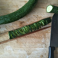 酸辣黄瓜的做法图解1