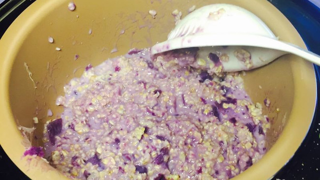 寝室快手减脂早餐紫薯燕麦粥的做法