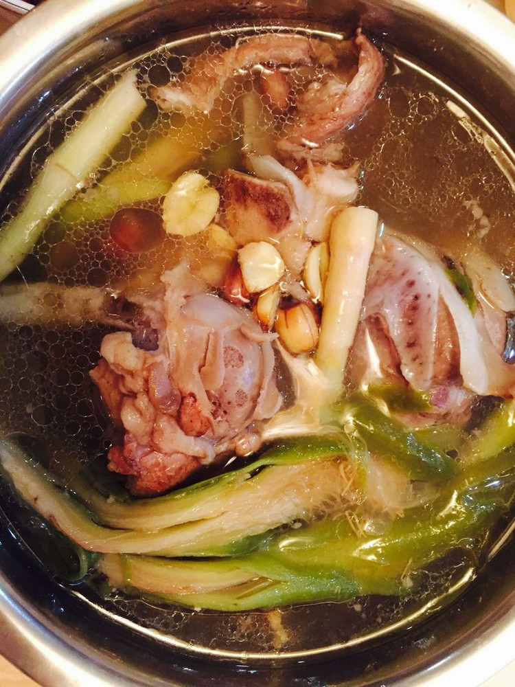 筒子骨炖霸王花和竹笋的做法
