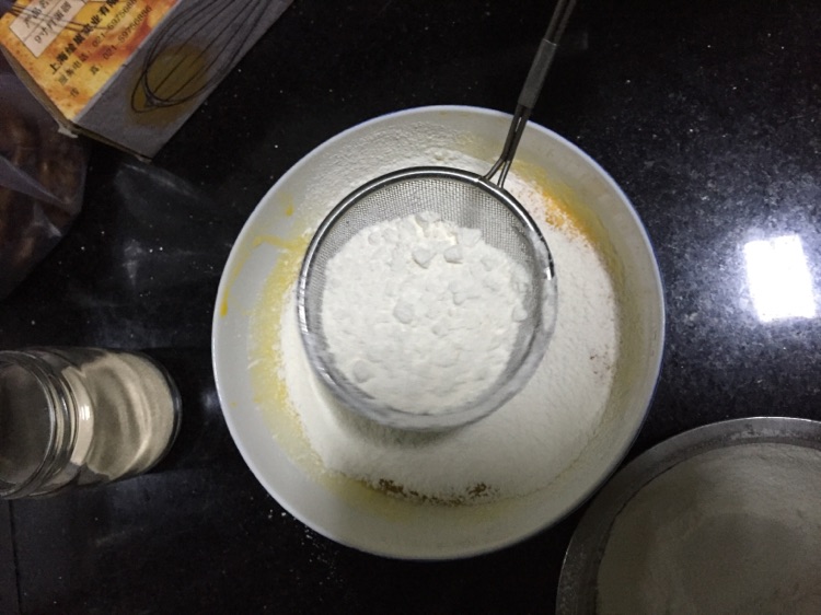 威风蛋糕（电饭煲）的做法图解3