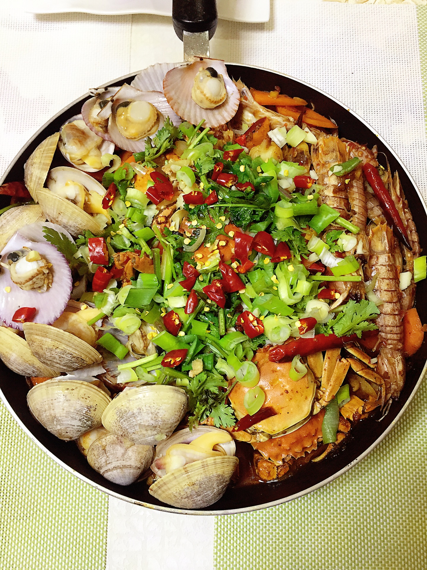 海鲜锅一锅海鲜乱炖怎么做_海鲜锅一锅海鲜乱炖的做法_豆果美食