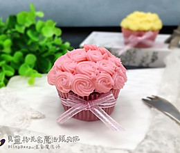 【美食魔法】玫瑰花束奶冻裱花马芬杯子蛋糕#相约MOF#的做法