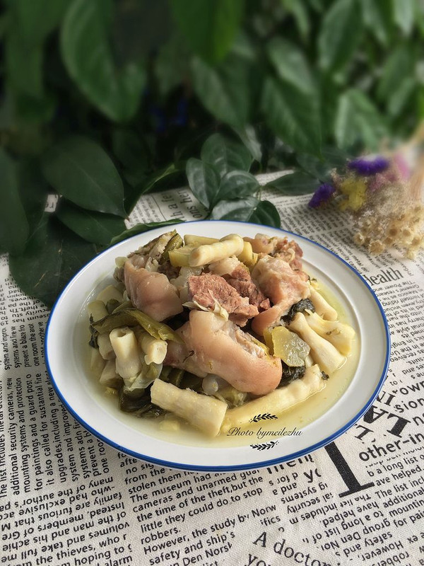 猪脚酸菜煲春笋