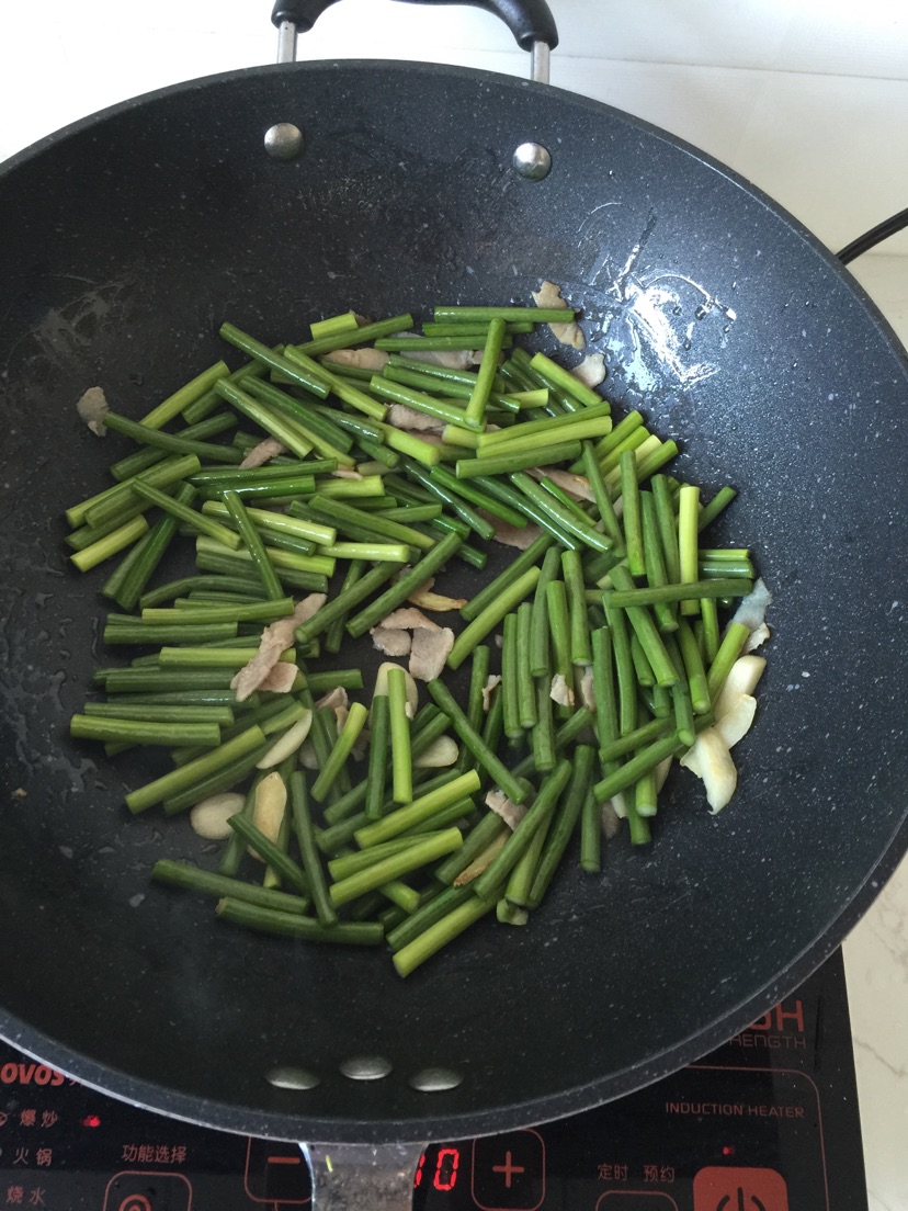 蒜苔炒肉的做法图解4