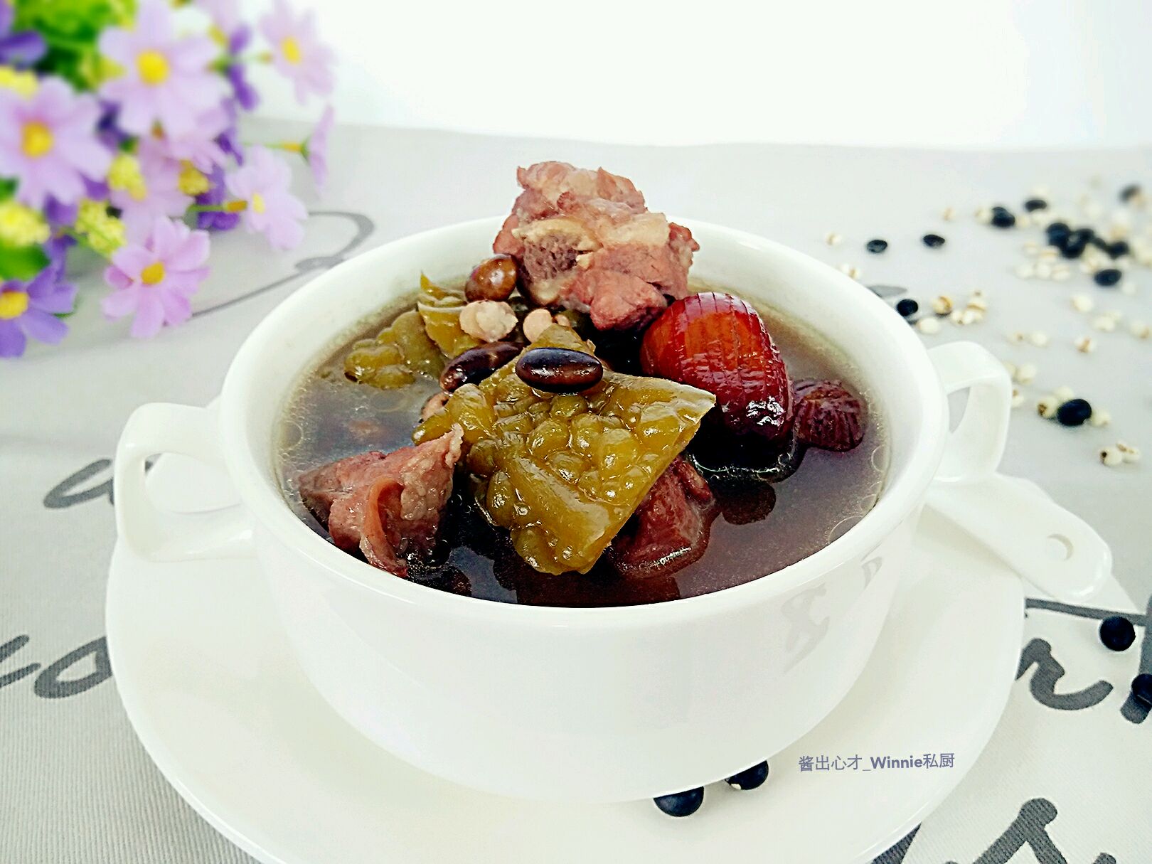 黑豆排骨汤的做法：家常美味，温暖身心
