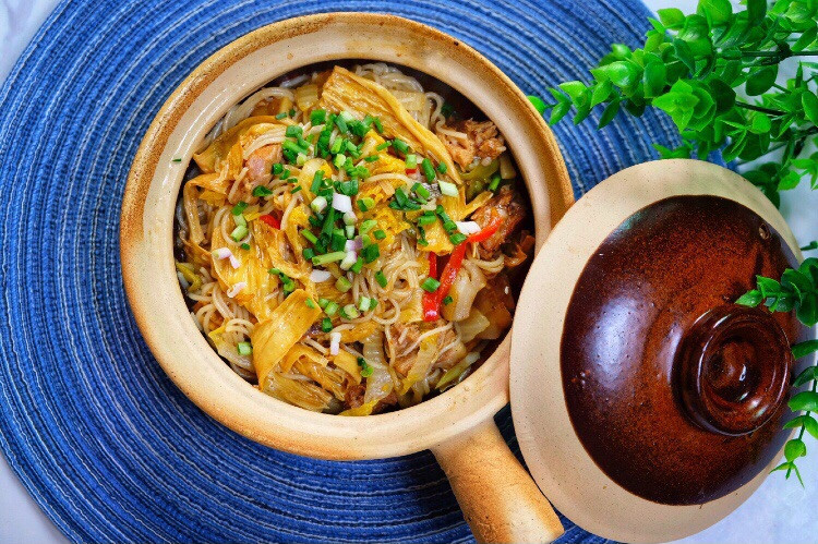 好吃不贵超适合冬天吃的猪肉酸菜炖粉丝的做法