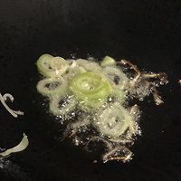 韭菜炒小墨斗的做法图解3