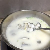 清炖财鱼汤的做法图解5
