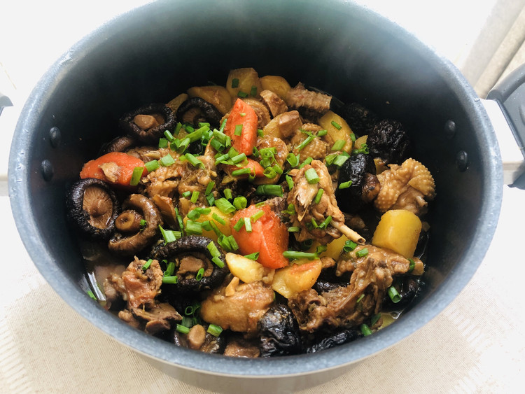 鸡肉香菇炖土豆的做法