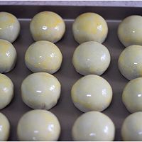 争做一颗有丰富内涵的～蛋黄酥的做法图解16