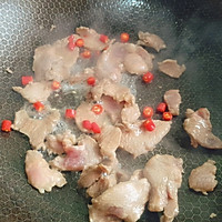 猪肉黄瓜炒辣椒的做法图解5