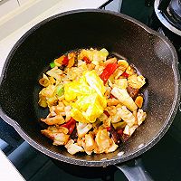 #冬季滋补花样吃法#蒜苗泡菜炒鸡蛋的做法图解6