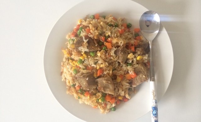 牛腩蔬菜炒饭饭