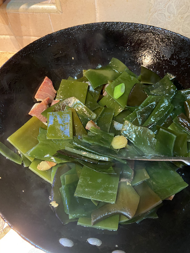 火腿炖海带的做法