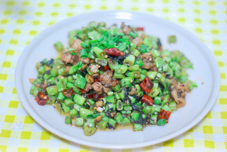 肉末橄榄菜炒四季豆的做法