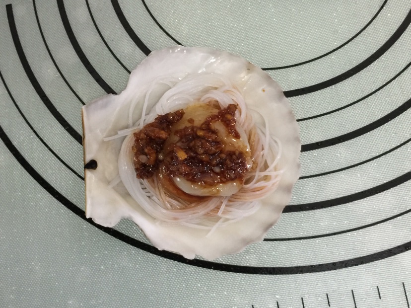 蒜蓉粉丝蒸扇贝#方太一代蒸传#的做法图解6