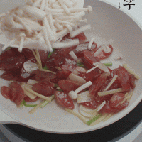 白玉菇炒香肠的做法图解4
