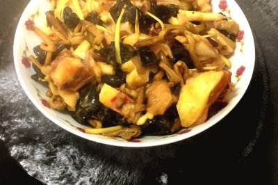 雲耳黄花菜蒸鸡
