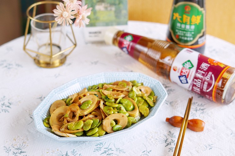 属于春天的美味～竹笋炒蚕豆的做法