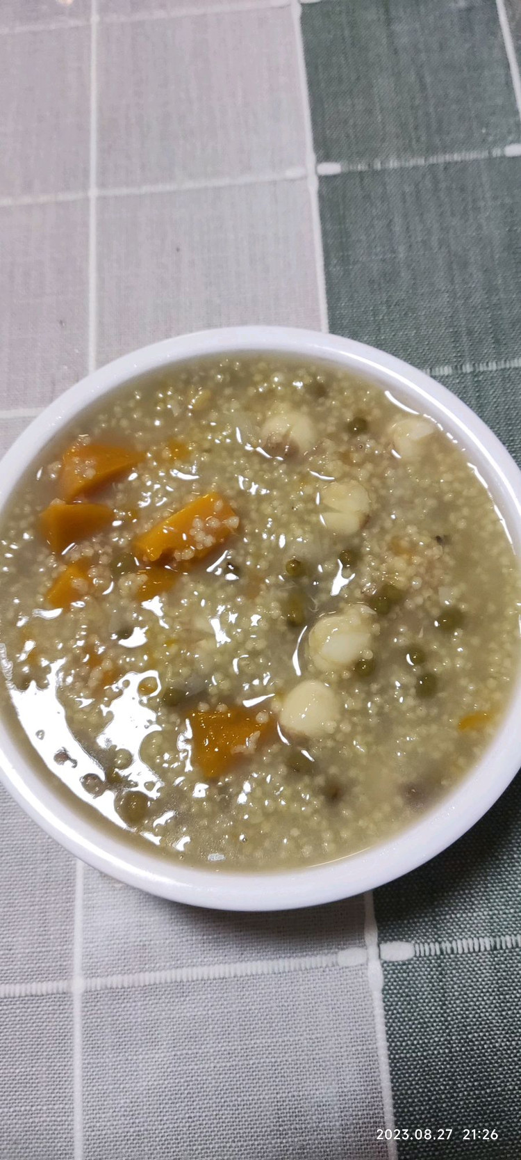 五行中“土气”很旺的粥：小米绿豆南瓜粥的做法