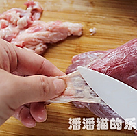 黑蒜子牛肉粒的做法图解1