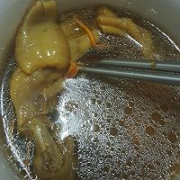 虫草花鱼胶鸭爪红枣炖汤的做法图解5