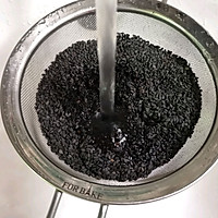 浓香黑芝麻粉的做法图解1