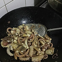 茼蒿炒墨鱼的做法图解5