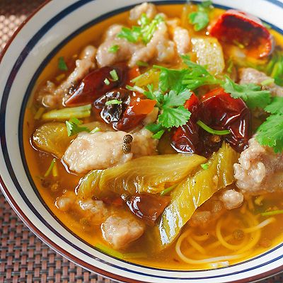 香辣酸菜滑肉米线