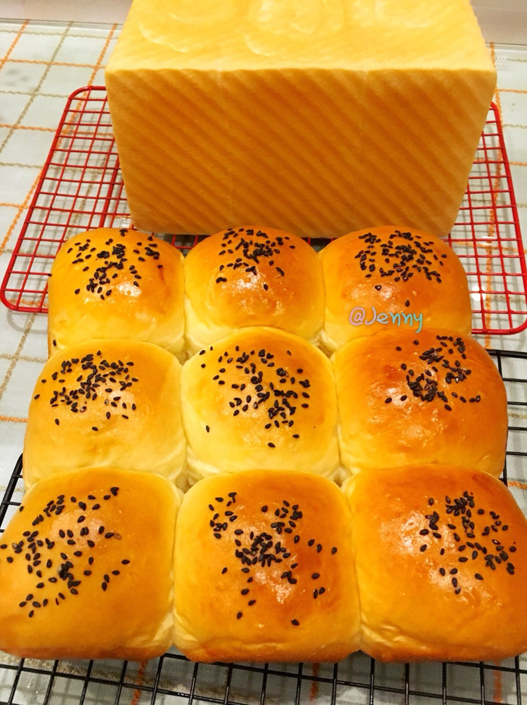 香芋小餐包/沙拉肉松包的做法
