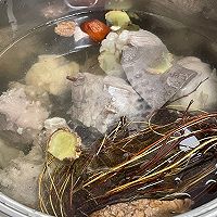 #我的女神“饭”儿#健脾祛湿的鸡骨草猪横脷汤的做法图解3