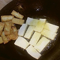豆腐当家 ~煎豆腐的N种组合: 煎豆腐蘸汁，炒黄瓜，家常豆腐的做法图解2