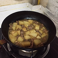 土豆炖猪肉的做法图解6