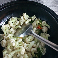 素炒菜花的做法图解2