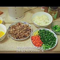 黄金牛肉蛋包饭的做法图解1