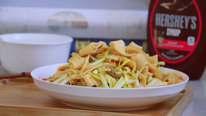 饭桌家常菜•蒜黄炒干豆腐皮