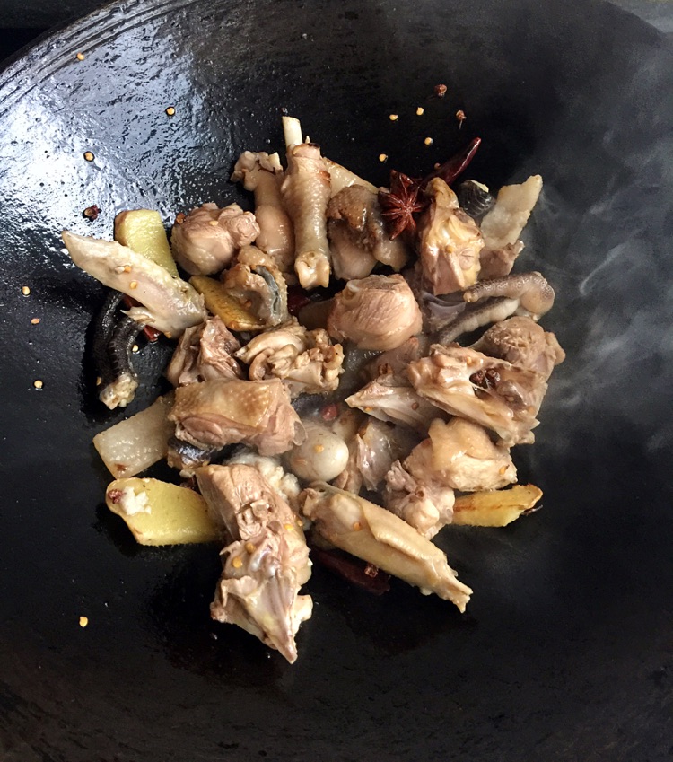 红烧鸡与豆干的做法图解2