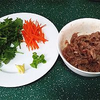 #美食说出“新年好”#芫爆牛肉丝的做法图解1
