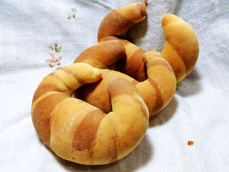 双色牛角面包的做法